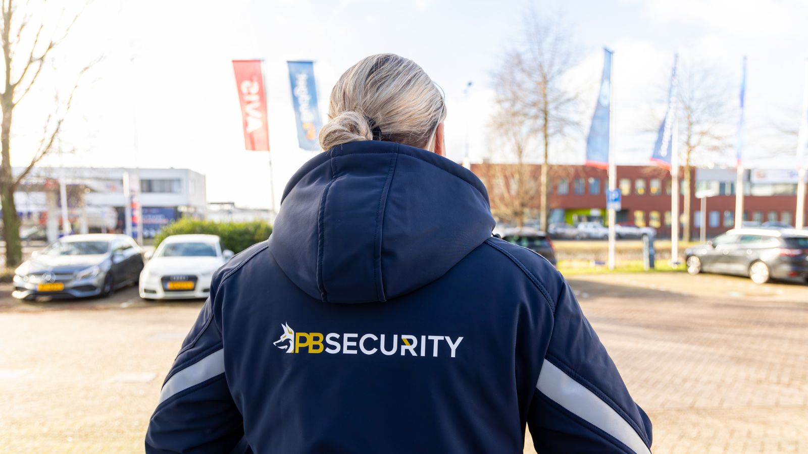 kosten-opvangbeveiliging-azc PB Security opvangbeveiliger bij parkeerterrein opvangcentrum